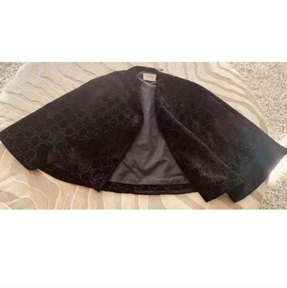 Gucci cape - Picture 2 of 5